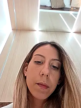 Snapshot of PetiteSecrets chatting on September 2025 07:24:02 PM PetiteSecrets online show from September 2025 07:24:02 PM