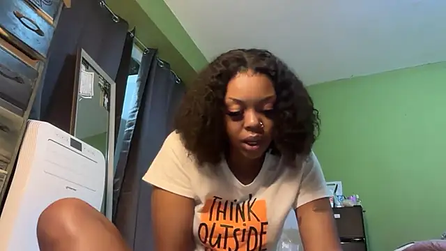 Snapshot of Liaprettygirl chatting on April 2026 03:15:01 AM Liaprettygirl online show from April 2026 03:15:01 AM