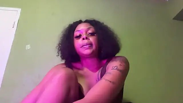 Snapshot of Liaprettygirl chatting on April 2026 02:42:01 AM Liaprettygirl online show from April 2026 02:42:01 AM