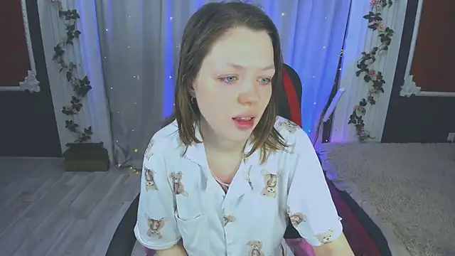 Lunar Lily online show from October 2025 05:49:02 AM