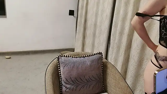 Snapshot of Shi_luo2025 chatting on September 2025 03:12:02 PM Shi luo2025 online show from September 2025 03:12:02 PM