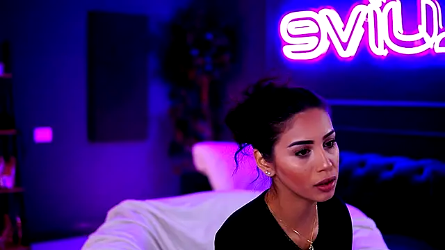 SiennaRuh online show from November 2025 11:43:02 AM