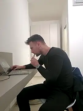 mrlyuis online show from December 2025 03:18:02 PM