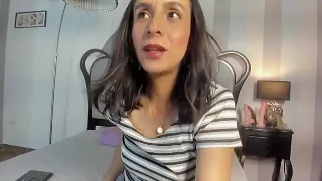 Snapshot of MiaAmore_ chatting on April 2026 07:22:01 PM MiaAmore online show from April 2026 07:22:01 PM