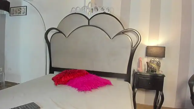 Snapshot of MiaAmore_ chatting on April 2026 05:51:01 PM MiaAmore online show from April 2026 05:51:01 PM