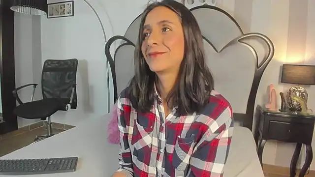 Snapshot of MiaAmore_ chatting on April 2026 06:12:02 PM MiaAmore online show from April 2026 06:12:02 PM