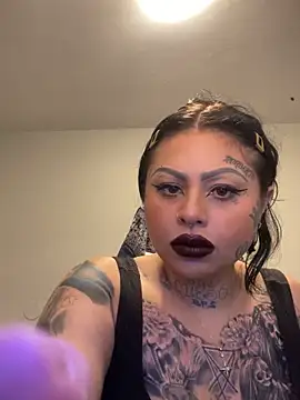 chicanachic13 online show from September 2025 02:44:01 AM