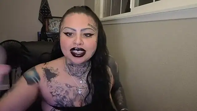 chicanachic13 online show from April 2026 04:05:02 AM