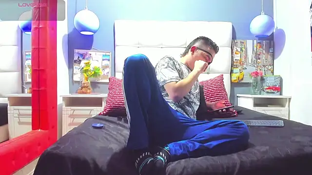 Snapshot of Max_Walker3 chatting on October 2025 02:42:02 PM Max Walker3 online show from October 2025 02:42:02 PM