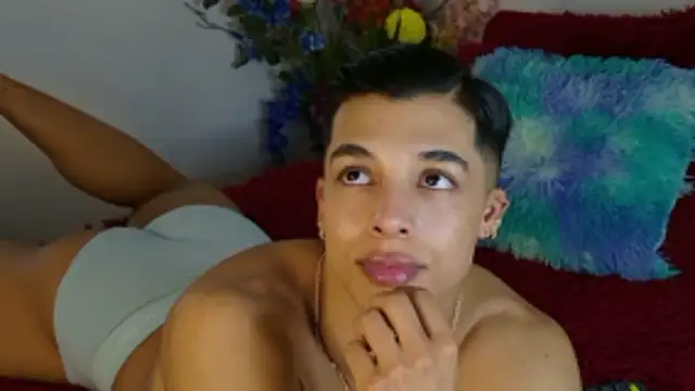 Snapshot of Troye_Williams chatting on March 2026 02:39:01 AM Troye Williams online show from March 2026 02:39:01 AM