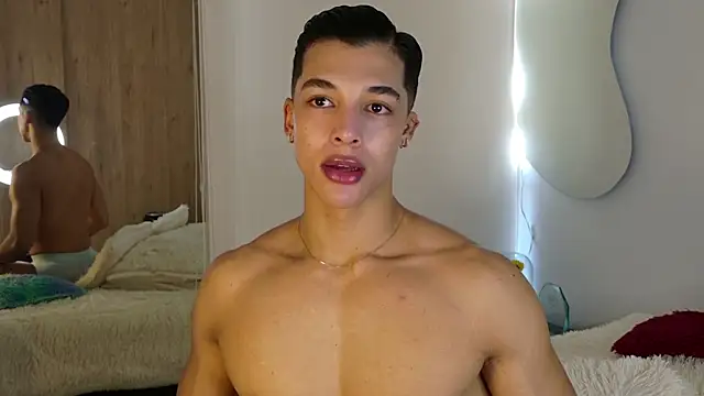 Snapshot of Troye_Williams chatting on April 2026 02:03:02 PM Troye Williams online show from April 2026 02:03:02 PM