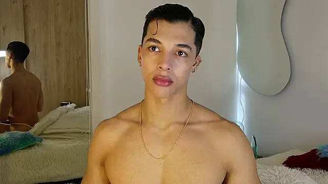 Snapshot of Troye_Williams chatting on April 2026 12:21:01 PM Troye Williams online show from April 2026 12:21:01 PM