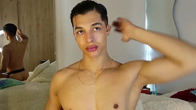 Snapshot of Troye_Williams chatting on April 2026 01:16:01 PM Troye Williams online show from April 2026 01:16:01 PM