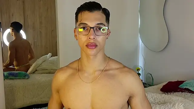 Snapshot of Troye_Williams chatting on April 2026 12:10:01 PM Troye Williams online show from April 2026 12:10:01 PM