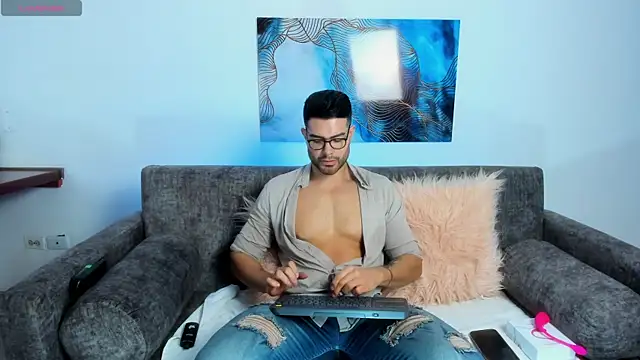 ZarekFox online show from November 2025 07:13:01 PM