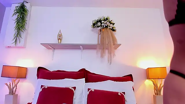 Snapshot of LuciaBenett_ chatting on November 2025 07:13:01 PM LuciaBenett online show from November 2025 07:13:01 PM