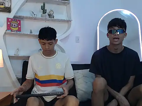 BEAUTY BOYS1 online show from September 2025 07:08:01 AM