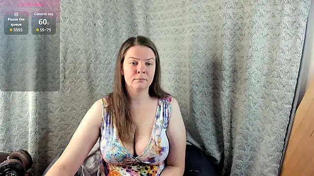 MiaLores online show from November 2025 09:08:01 AM