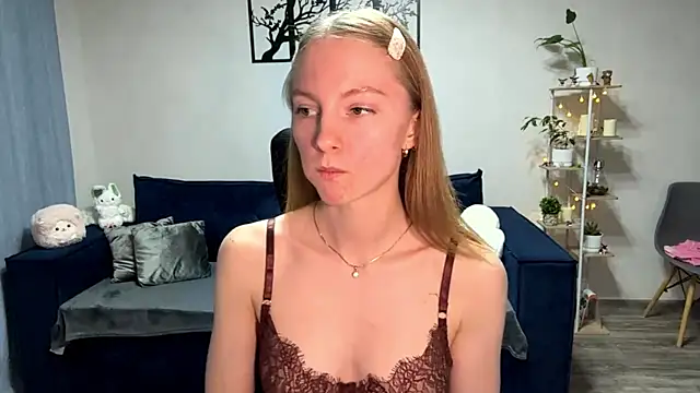 BrightAnnie online show from October 2025 03:01:02 PM