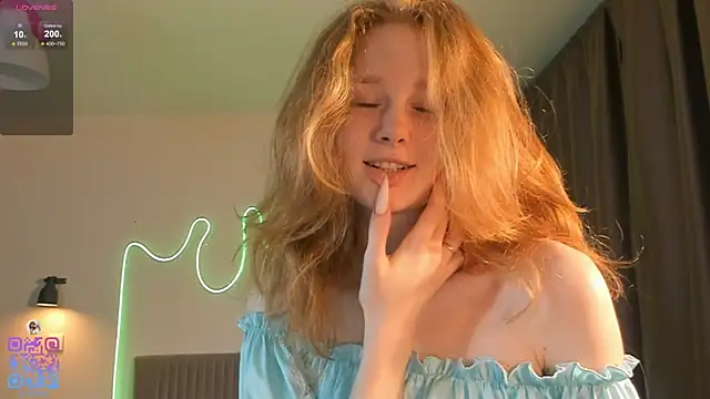 Snapshot of BreezeJam chatting on October 2025 12:17:01 PM BreezeJam online show from October 2025 12:17:01 PM