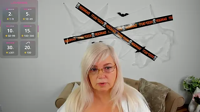 Snapshot of Hella_Fabel chatting on October 2025 01:08:02 AM Hella Fabel online show from October 2025 01:08:02 AM