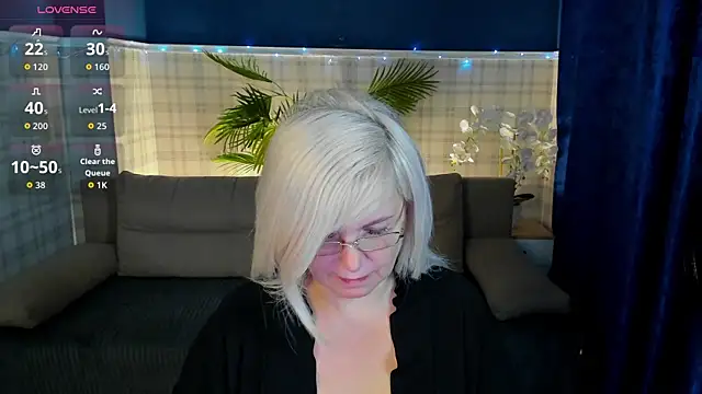 Snapshot of Hella_Fabel chatting on January 2026 01:11:01 AM Hella Fabel online show from January 2026 01:11:01 AM