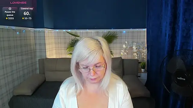 Snapshot of Hella_Fabel chatting on January 2026 01:10:02 AM Hella Fabel online show from January 2026 01:10:02 AM