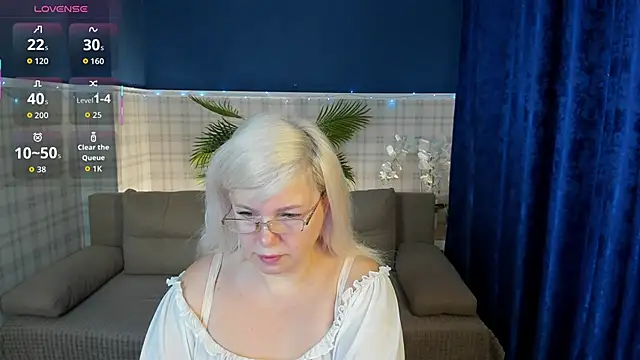 Snapshot of Hella_Fabel chatting on January 2026 01:10:02 AM Hella Fabel online show from January 2026 01:10:02 AM