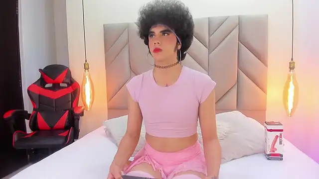 KheylerTomphson online show from October 2025 12:01:02 PM