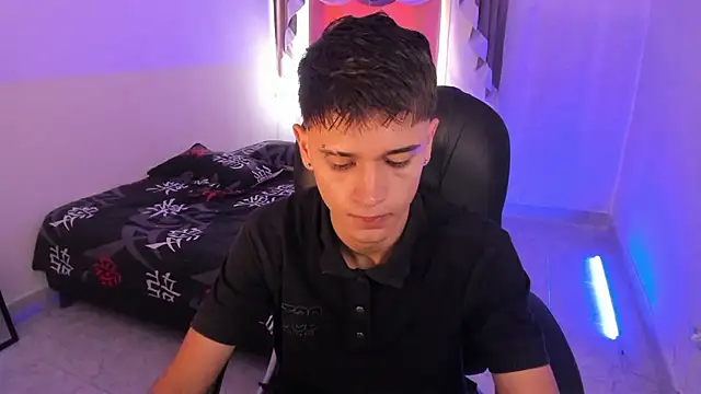 Aron Boyy online show from December 2025 07:31:01 PM