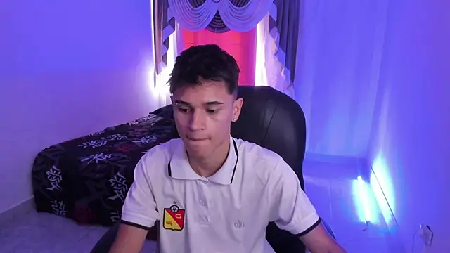 Aron Boyy online show from December 2025 07:20:01 PM