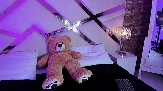 Snapshot of Valery_Brand chatting on November 2025 11:32:01 AM Valery Brand online show from November 2025 11:32:01 AM