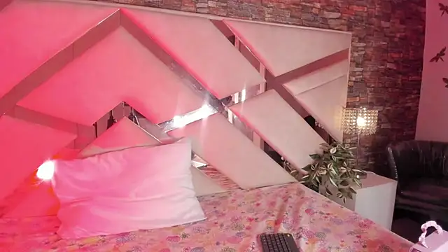 Snapshot of Valery_Brand chatting on December 2025 12:25:02 PM Valery Brand online show from December 2025 12:25:02 PM