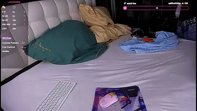 Snapshot of Kimberly_Wolker chatting on April 2026 11:52:02 AM Kimberly Wolker online show from April 2026 11:52:02 AM