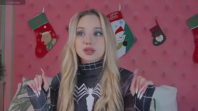 Sky Cutie online show from December 2025 05:13:01 AM