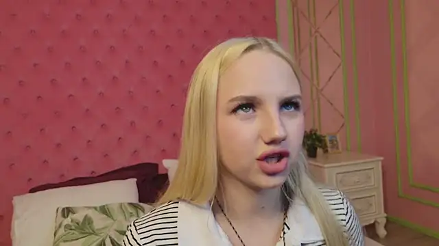 Snapshot of Sky_Cutie chatting on July 2026 04:27:01 AM Sky Cutie online show from July 2026 04:27:01 AM