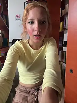 Snapshot of SweetBunnyGF chatting on April 2026 09:57:02 PM SweetBunnyGF online show from April 2026 09:57:02 PM