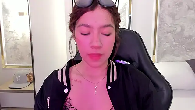 Snapshot of doll_eyees_ chatting on September 2025 02:26:01 AM doll eyees online show from September 2025 02:26:01 AM
