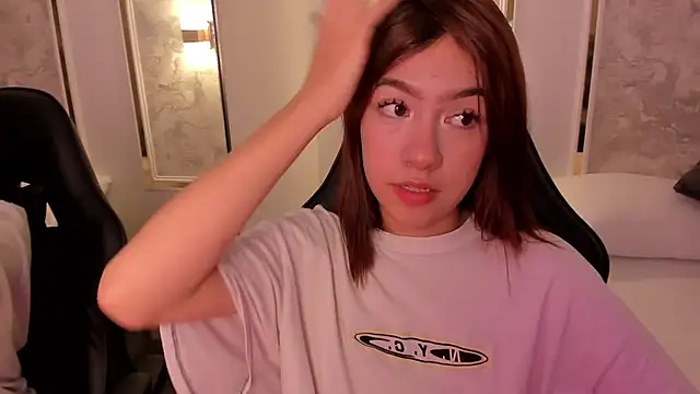 Snapshot of doll_eyees_ chatting on October 2025 03:12:02 AM doll eyees online show from October 2025 03:12:02 AM