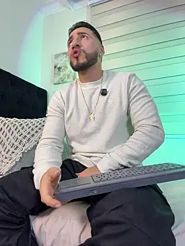 Thiago Hill online show from February 2026 01:43:02 AM