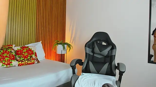 liliand  online show from December 2025 02:09:02 AM