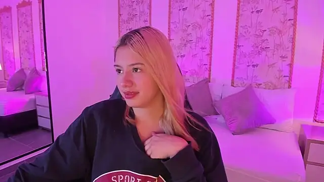 daniand  online show from November 2025 02:32:01 AM