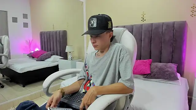 Nascary Fox online show from September 2025 08:24:01 PM