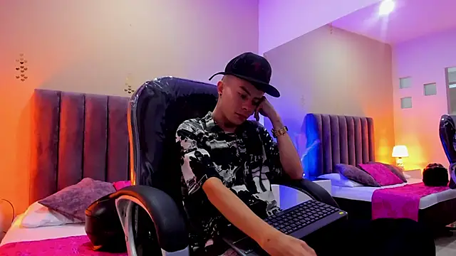 Nascary Fox online show from November 2025 07:49:02 PM