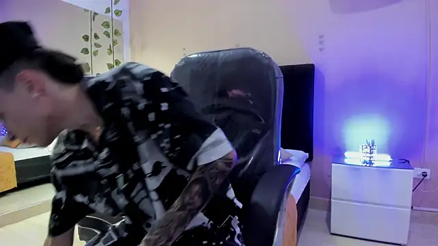 Nascary Fox online show from November 2025 08:05:01 PM