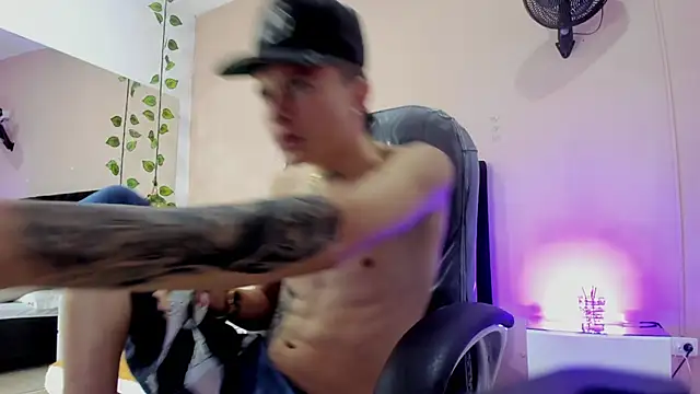 Nascary Fox online show from November 2025 07:18:02 PM