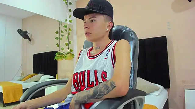 Nascary Fox online show from December 2025 07:20:02 PM