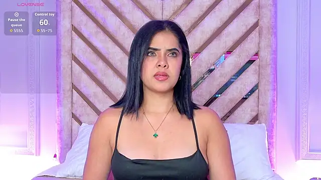 Snapshot of Martina-Roberts- chatting on April 2026 03:57:02 AM Martina-Roberts- online show from April 2026 03:57:02 AM