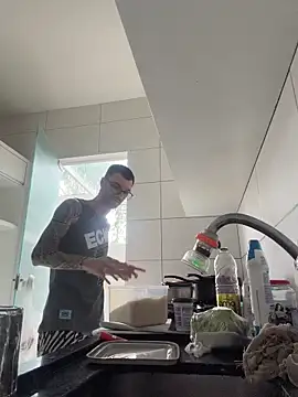 Snapshot of Leonsouzaof chatting on December 2025 05:11:02 PM Leonsouzaof online show from December 2025 05:11:02 PM