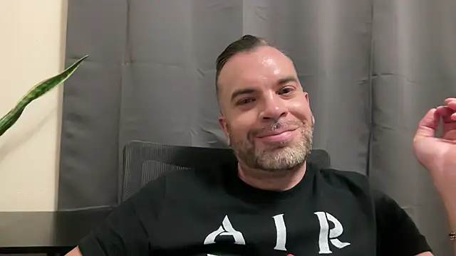 Snapshot of Ty_lerDavid chatting on October 2025 11:14:02 PM Ty lerDavid online show from October 2025 11:14:02 PM